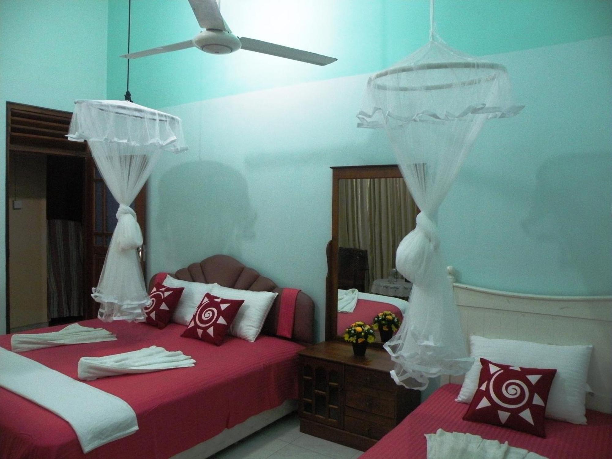 Henderson Airport Residence Negombo Pokoj fotografie