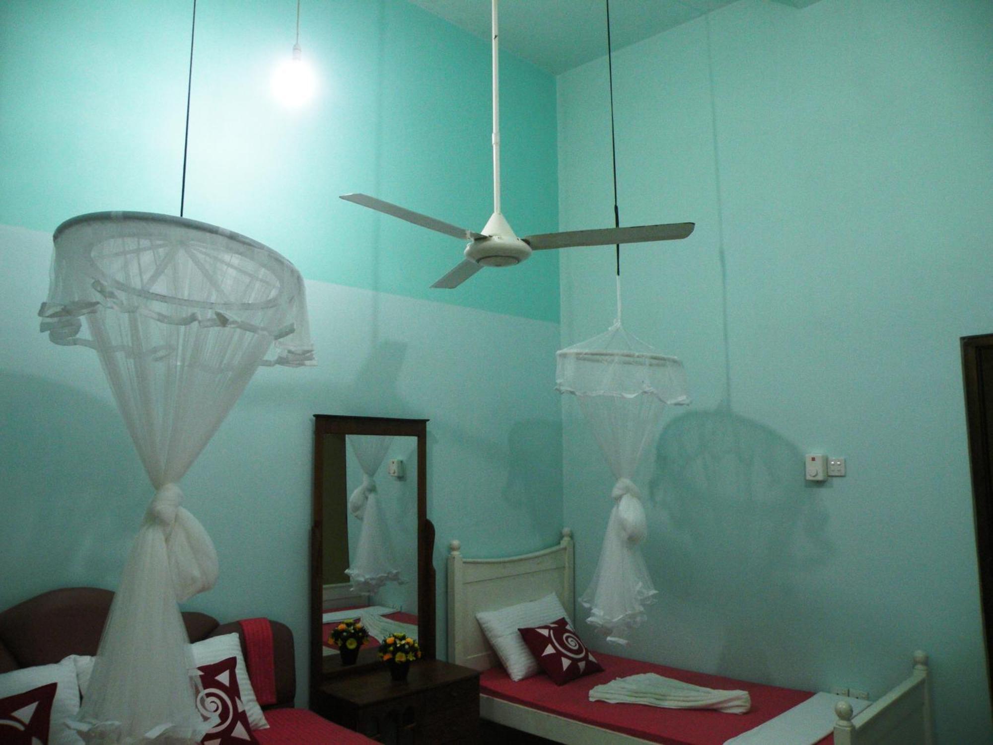 Henderson Airport Residence Negombo Pokoj fotografie