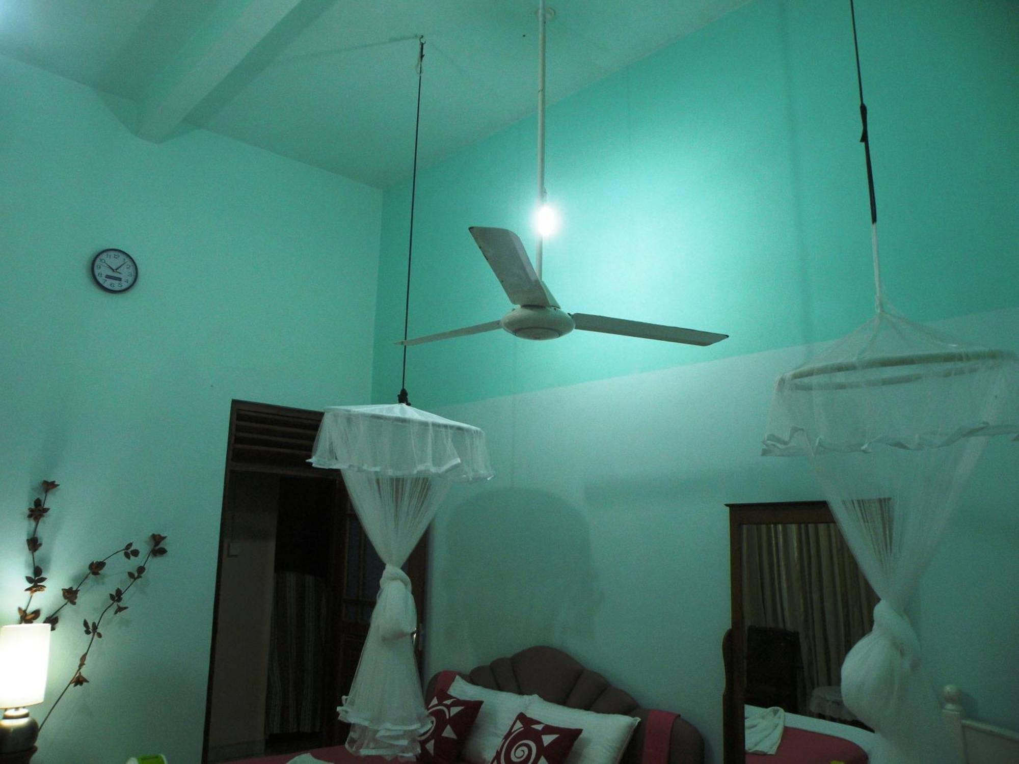 Henderson Airport Residence Negombo Pokoj fotografie